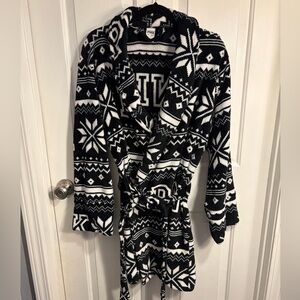 Black and White Patterned Robe